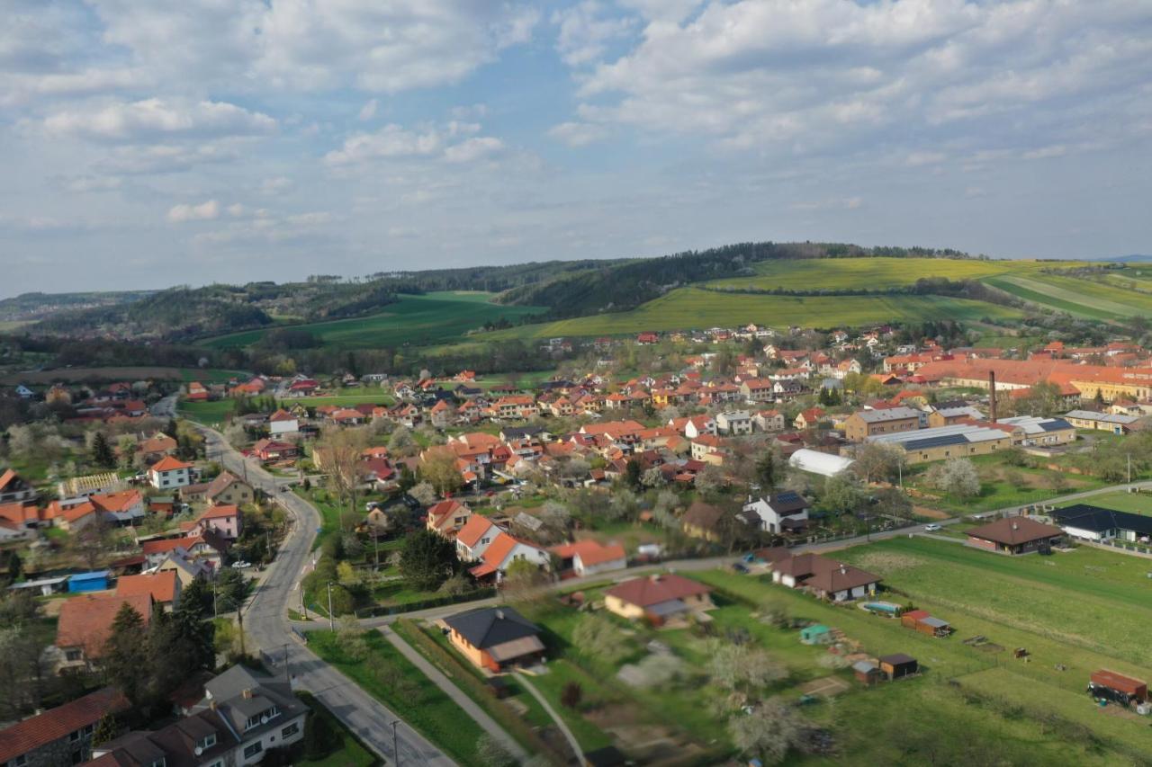Penzion Renesance Drnovice  Экстерьер фото