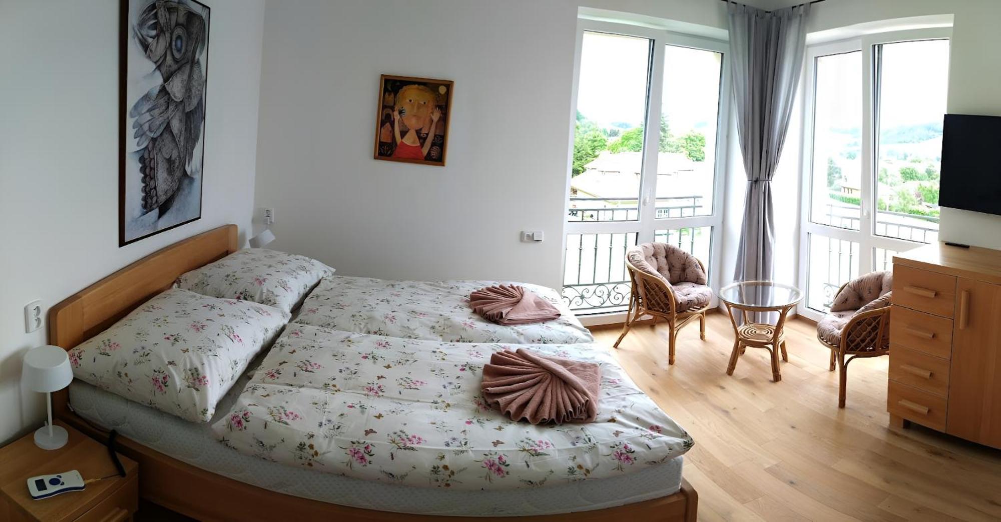Penzion Renesance Drnovice  Экстерьер фото