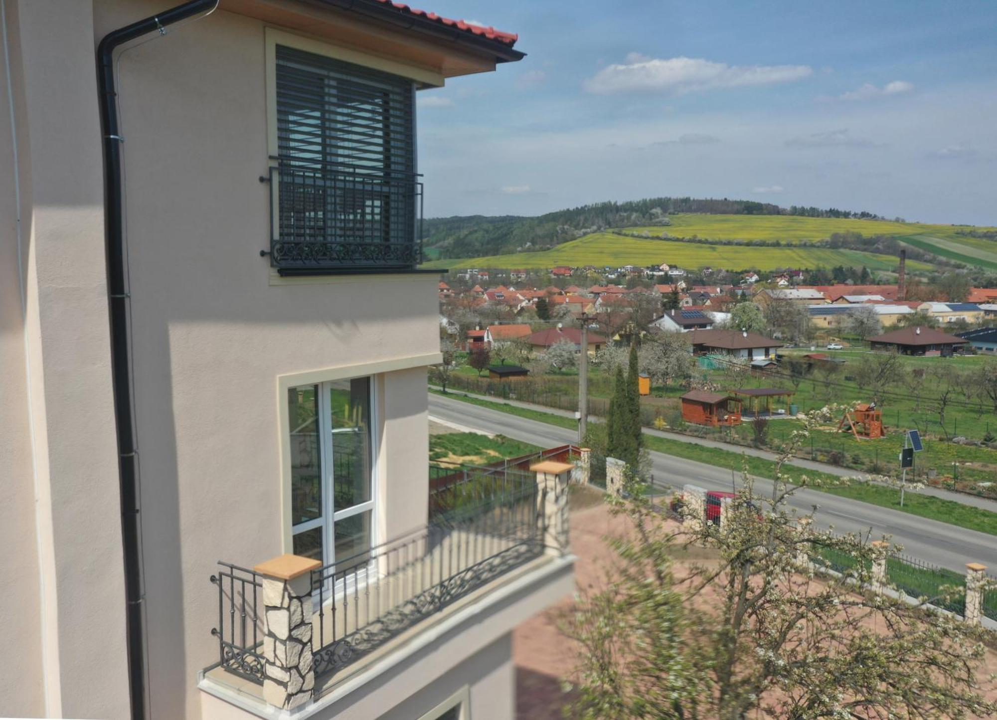 Penzion Renesance Drnovice  Экстерьер фото